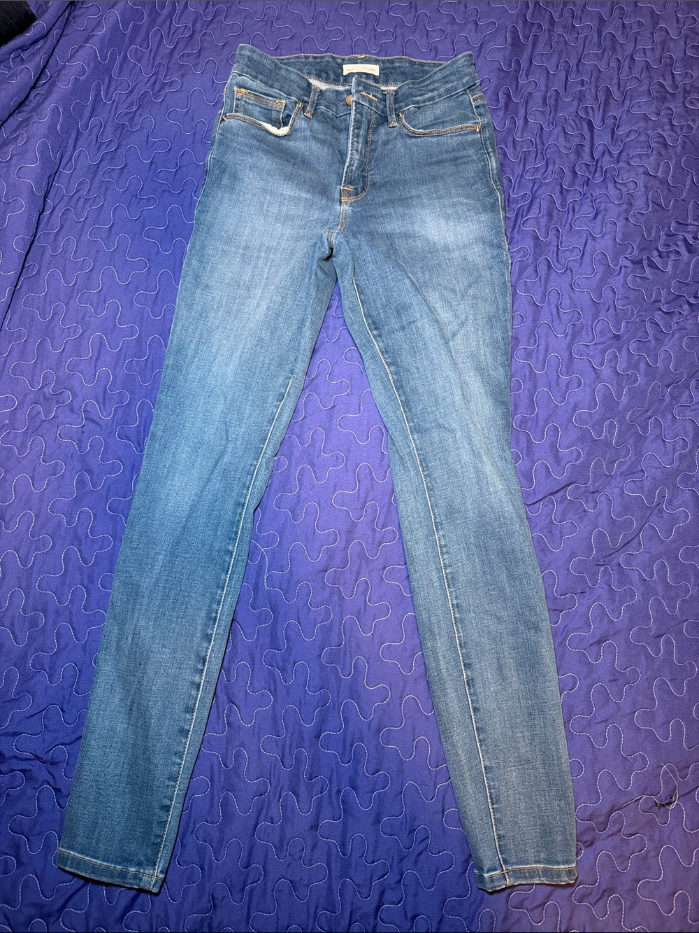 Good American Slim Good Legs Skinny Jeans in Medium Blue Wash